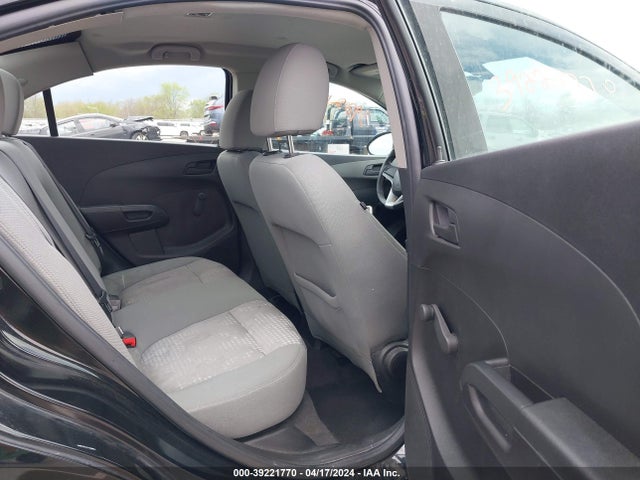 Chevrolet Sonic Ls Auto 2017 1G1JB5SH1H4126329 Image 8