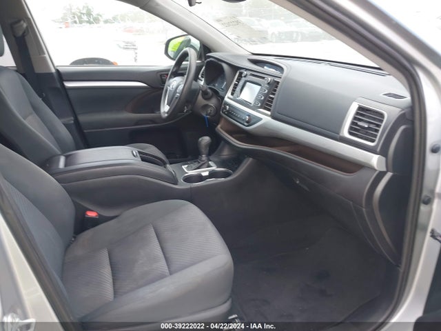 Toyota Highlander Le 2019 5TDBZRFH1KS971220 Image 5