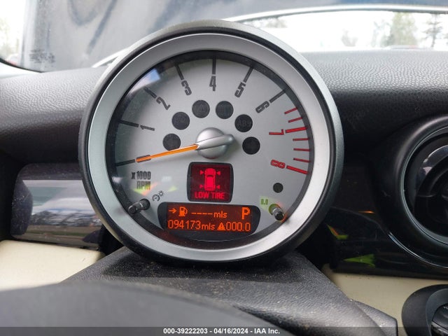 2009 MINI COOPER CLUBMAN WMWML33529TX35055 Photo 6