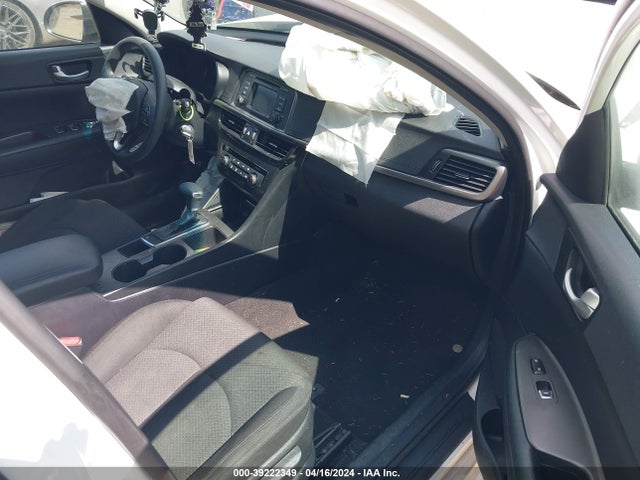 KIA Optima Lx 2016 KNAGT4L37G5085397 Image 5