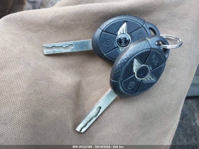 2006 MINI COOPER S WMWRE33566TN26431 Photo 10