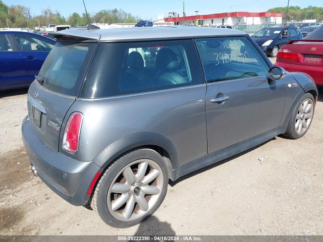 2006 MINI COOPER S WMWRE33566TN26431 Photo 3