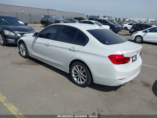 BMW 320i 2016 WBA8E1G5XGNT37409 Image 3