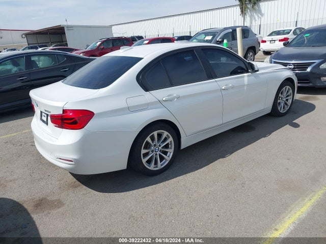 BMW 320i 2016 WBA8E1G5XGNT37409 Image 4