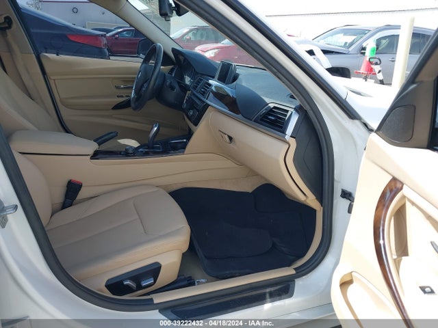 BMW 320i 2016 WBA8E1G5XGNT37409 Image 5