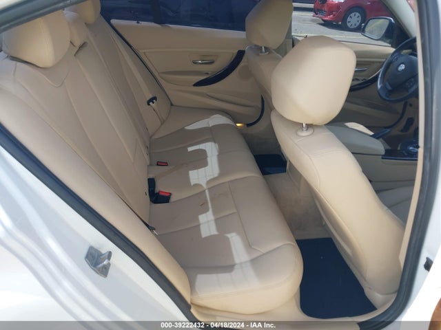 BMW 320i 2016 WBA8E1G5XGNT37409 Image 8