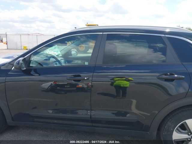 KNDCB3LC8K5303628 KIA NIRO LX