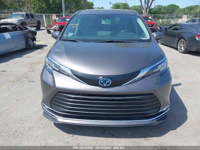 Toyota SIENNA XLE 2022 5TDYRKEC4NS125210 Image 12