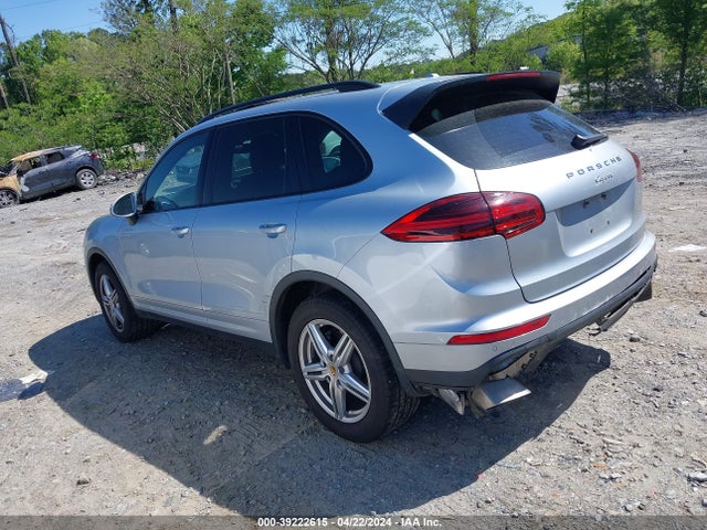 2016 PORSCHE CAYENNE WP1AA2A24GLA10180 Photo 2