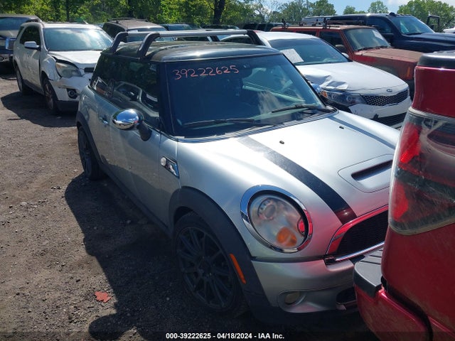 2007 MINI COOPER S WMWMF73567TL90155 Photo 0