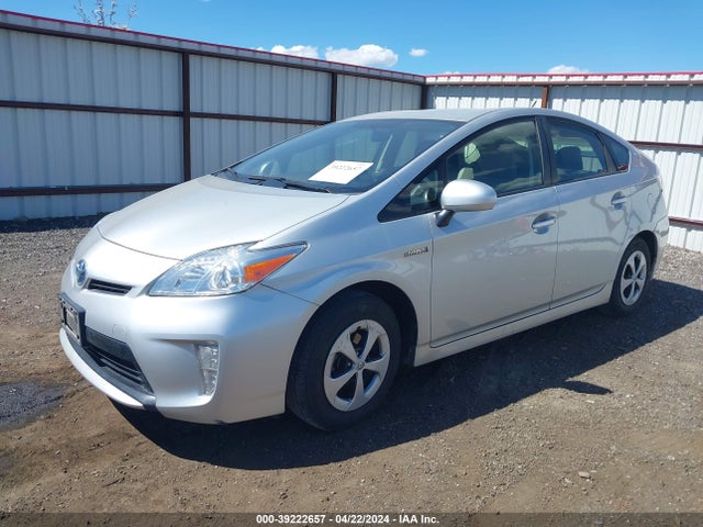 Toyota Prius Three 2015 JTDKN3DU2F1901334 Image 2