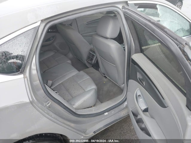 Chevrolet IMPALA 1LT 2018 2G1105S39J9177512 Image 8