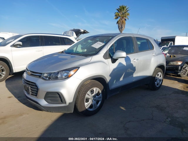 Chevrolet TRAX LS 2017 3GNCJKSB2HL158947 Image 2