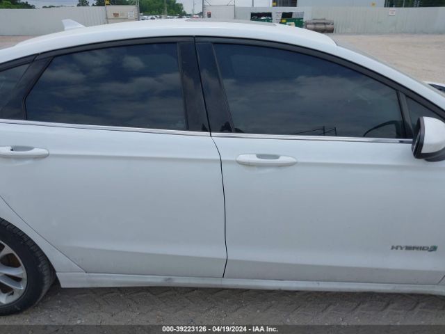 3FA6P0LU1KR138675 Ford Fusion Hybrid Se