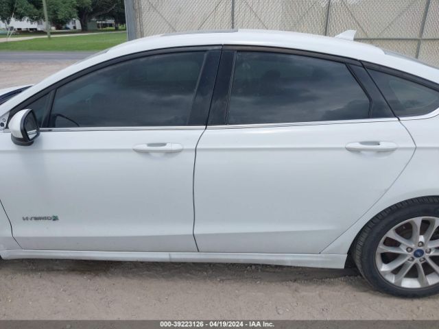 3FA6P0LU1KR138675 Ford Fusion Hybrid Se