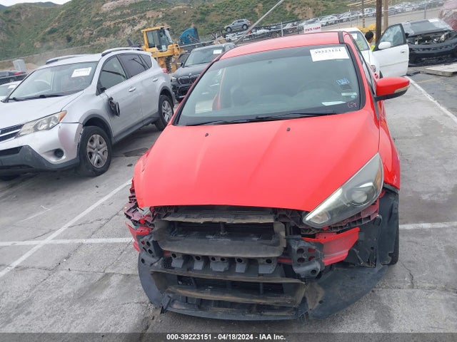 Ford FOCUS ST 2016 1FADP3L94GL258612 Image 13