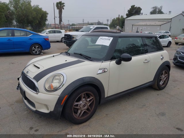 2008 MINI COOPER S WMWMF73508TV36907 Photo 1