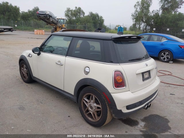 2008 MINI COOPER S WMWMF73508TV36907 Photo 2