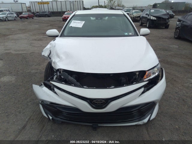 Toyota CAMRY LE 2018 4T1B11HK8JU036199 Image 13