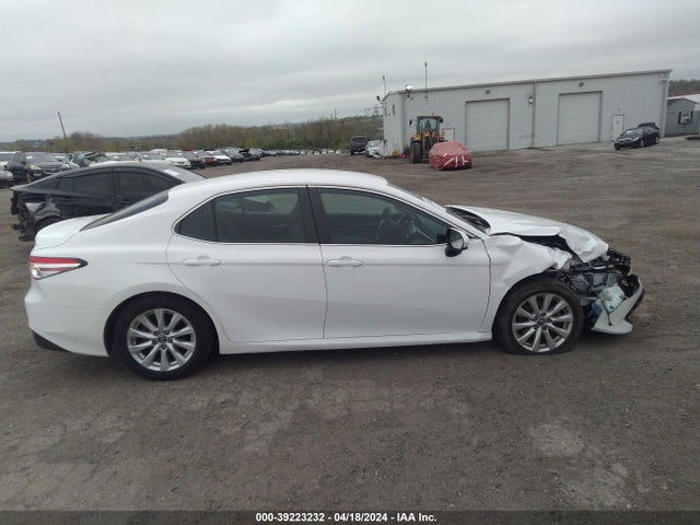Toyota CAMRY LE 2018 4T1B11HK8JU036199 Image 14