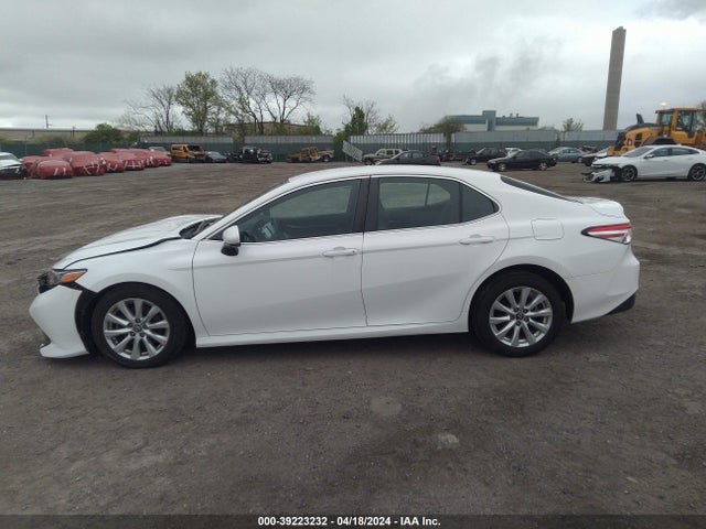 Toyota CAMRY LE 2018 4T1B11HK8JU036199 Image 15