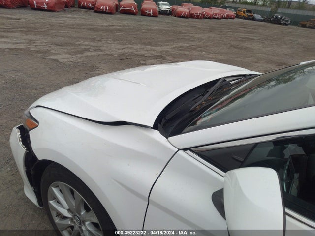 Toyota CAMRY LE 2018 4T1B11HK8JU036199 Image 18