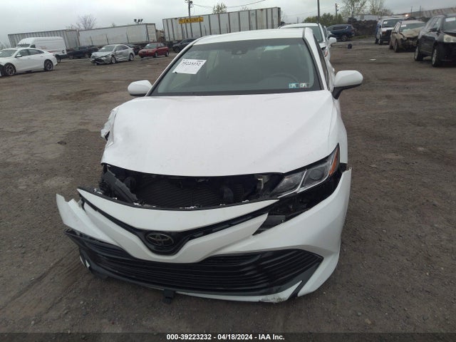 Toyota CAMRY LE 2018 4T1B11HK8JU036199 Image 19