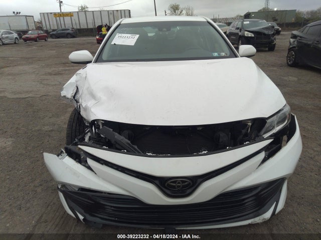 Toyota CAMRY LE 2018 4T1B11HK8JU036199 Image 20