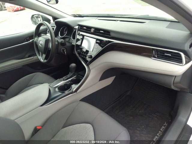 Toyota CAMRY LE 2018 4T1B11HK8JU036199 Image 5