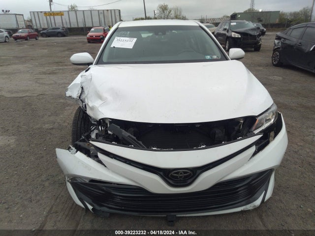 Toyota CAMRY LE 2018 4T1B11HK8JU036199 Image 6