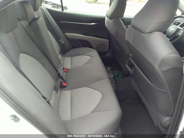 Toyota CAMRY LE 2018 4T1B11HK8JU036199 Image 8