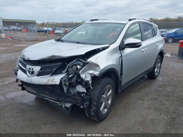 Toyota Rav4 Xle 2015 JTMRFREV1FD172067 Image 2