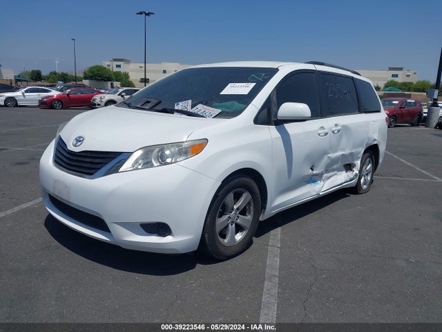 Toyota Sienna Le V6 8 Passenger 2014 5TDKK3DC2ES407735 Image 2