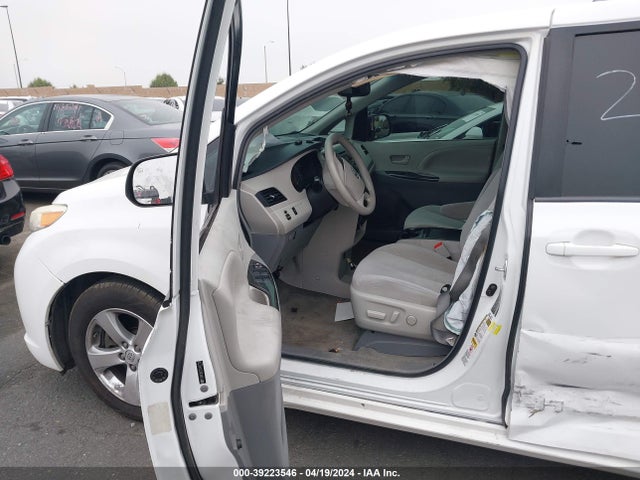 Toyota Sienna Le V6 8 Passenger 2014 5TDKK3DC2ES407735 Image 5