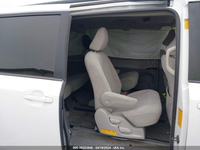 Toyota Sienna Le V6 8 Passenger 2014 5TDKK3DC2ES407735 Image 8