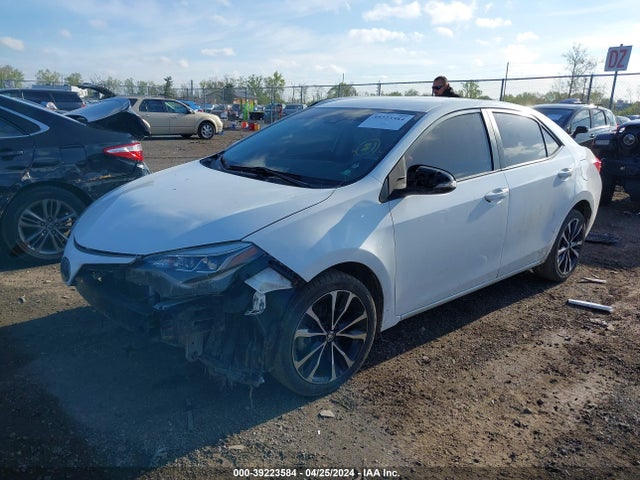Toyota COROLLA SE 2017 5YFBURHE5HP708733 Image 2