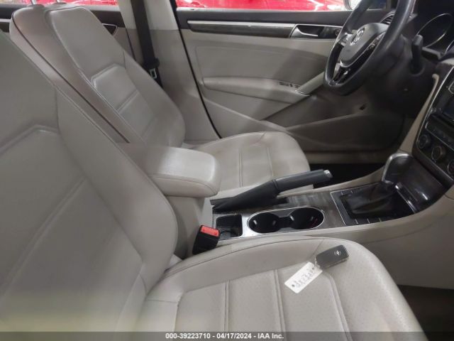 1VWBT7A32GC052608 Volkswagen Passat 1.8t Se