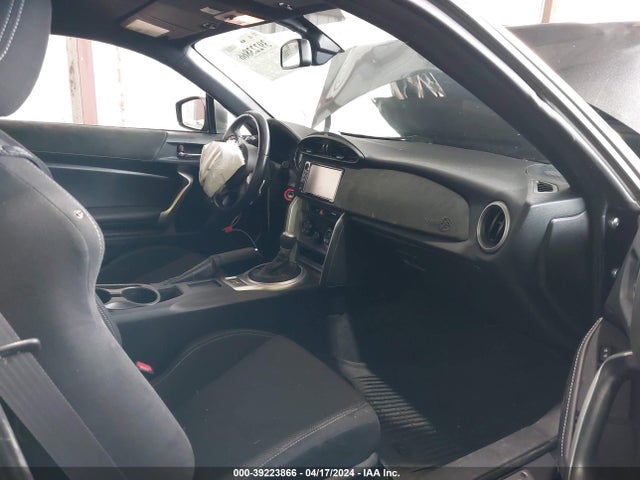Toyota 86 2019 JF1ZNAA15K8700063 Image 5