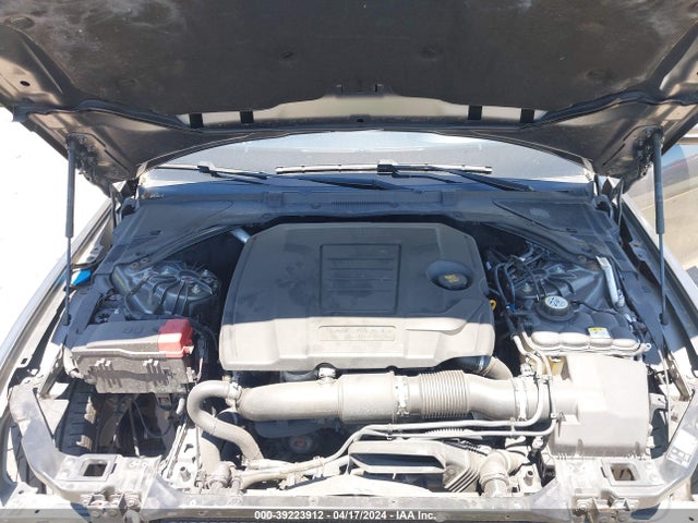 2018 JAGUAR XE SAJAL4FX6JCP19424 Photo 9