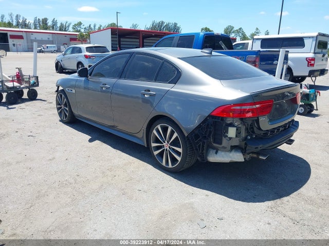 2018 JAGUAR XE SAJAL4FX6JCP19424 Photo 2