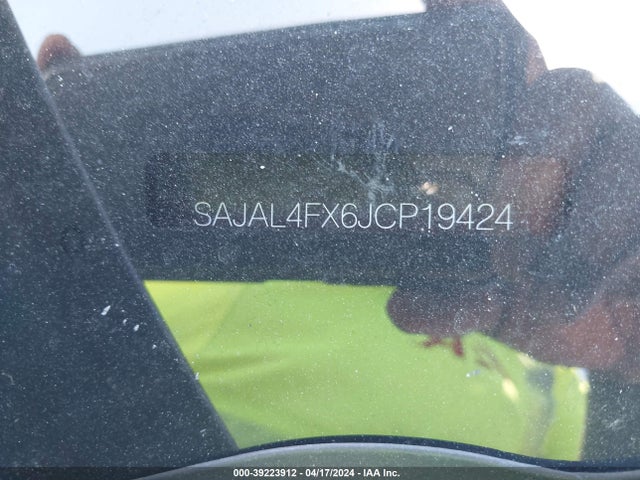 2018 JAGUAR XE SAJAL4FX6JCP19424 Photo 8