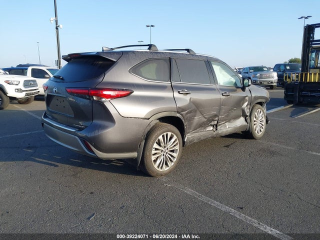 Toyota Highlander Platinum 2022 5TDFZRAH2NS122307 Image 4