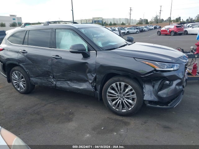 Toyota Highlander Platinum 2022 5TDFZRAH2NS122307 Image 6
