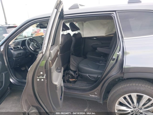 Toyota Highlander Platinum 2022 5TDFZRAH2NS122307 Image 8