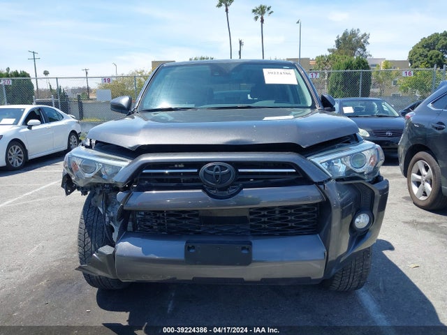 Toyota 4RUNNER SR5 2020 JTEZU5JRXL5225633 Image 12