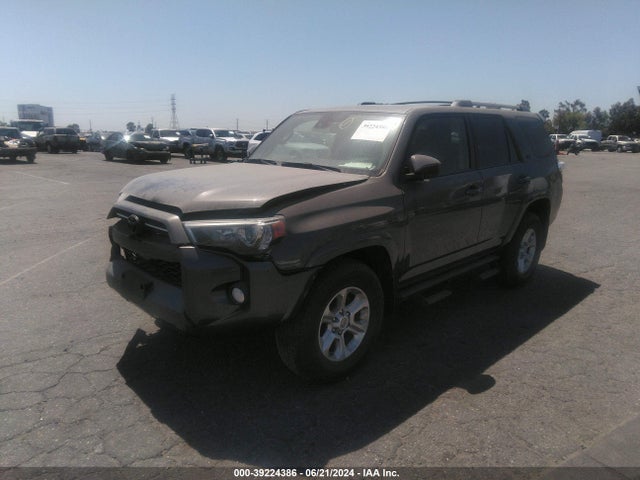 Toyota 4RUNNER SR5 2020 JTEZU5JRXL5225633 Image 2