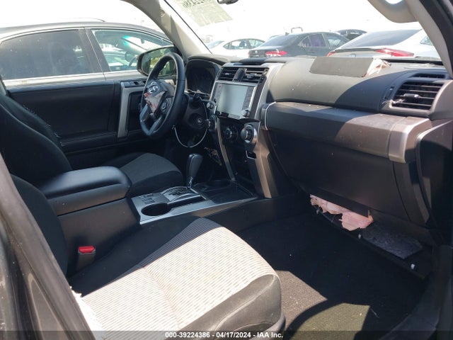Toyota 4RUNNER SR5 2020 JTEZU5JRXL5225633 Image 5