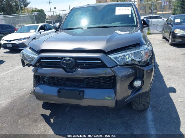 Toyota 4RUNNER SR5 2020 JTEZU5JRXL5225633 Image 6