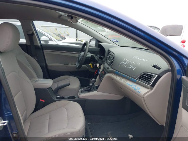 Hyundai ELANTRA SE 2018 5NPD74LF0JH313882 Image 5