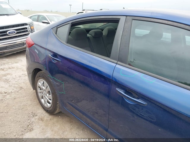 Hyundai ELANTRA SE 2018 5NPD74LF0JH313882 Image 6